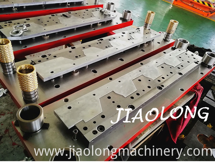 Scroll Shears Sheet Metal Cutting Dies with Carbide Cutter Installed on decoiler machine